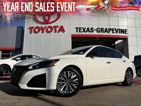 Used 2025 Nissan Altima 2.5 SV image 1