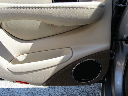 Used 2004 Jaguar XJ8 RWD image 20