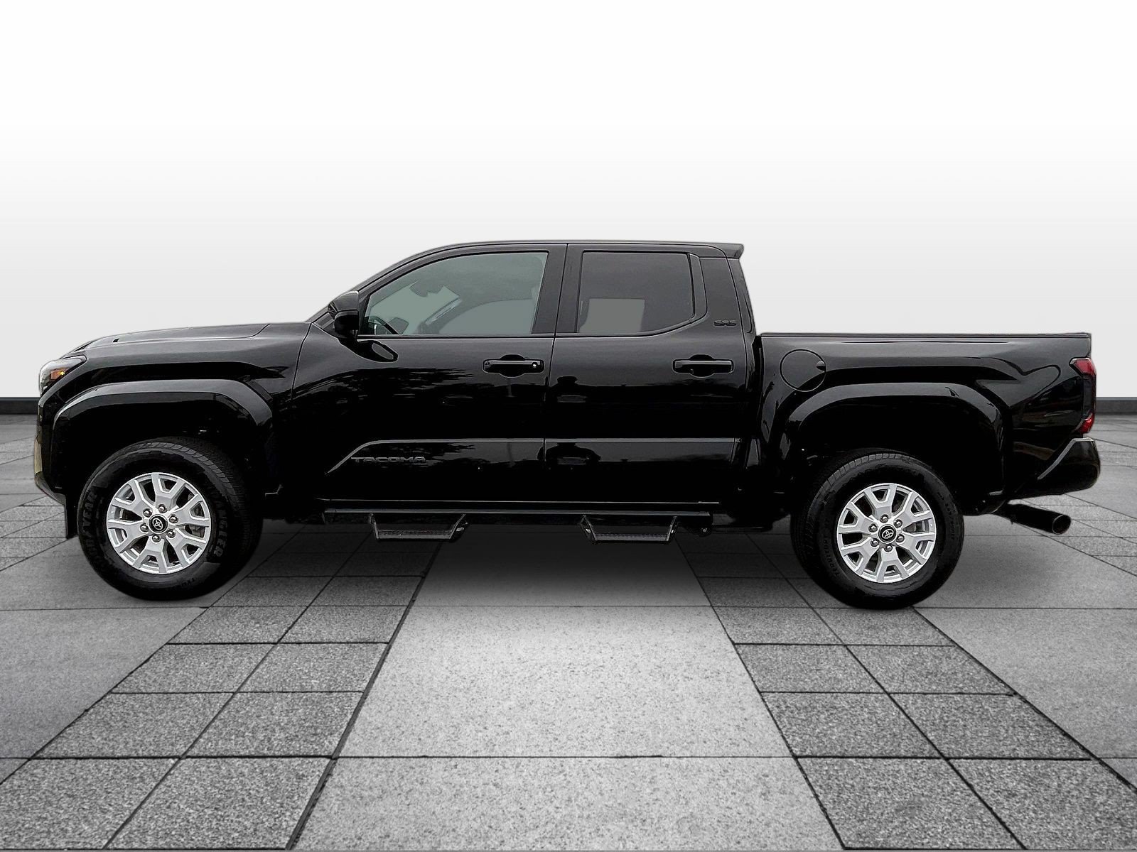 Used 2025 Toyota Tacoma SR5 AWD/4WD image 8