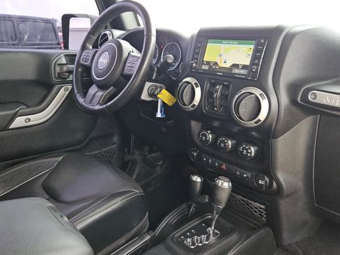 Used 2017 Jeep Wrangler Unlimited Rubicon w/ Connectivity Group image 28