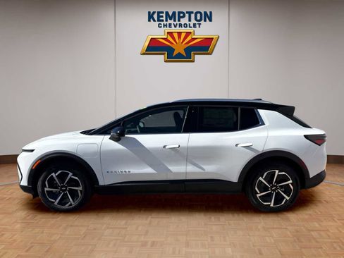 Used 2026 Chevrolet Equinox EV LT FWD image 3