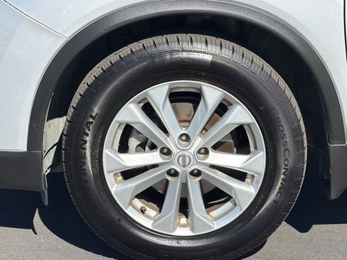 Used 2016 Nissan Rogue SV FWD image 30