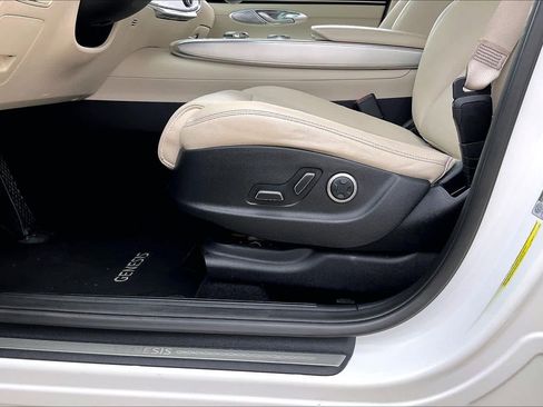 Used 2022 Genesis GV70 2.5T w/ Select Package image 34