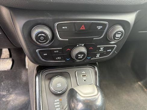 Used 2018 Jeep Compass Limited AWD/4WD image 14