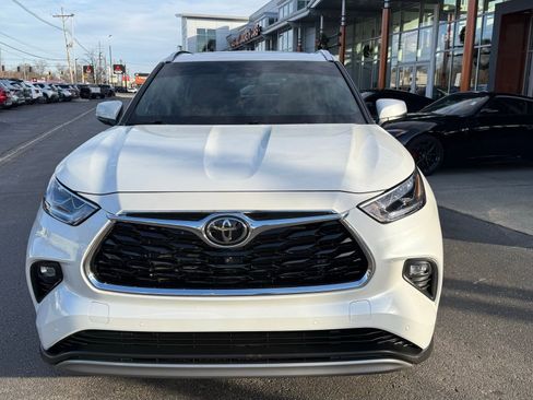 Used 2022 Toyota Highlander Platinum image 14