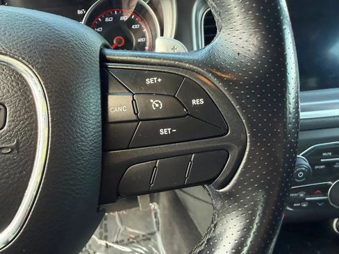 Used 2019 Dodge Charger SXT AWD/4WD image 15
