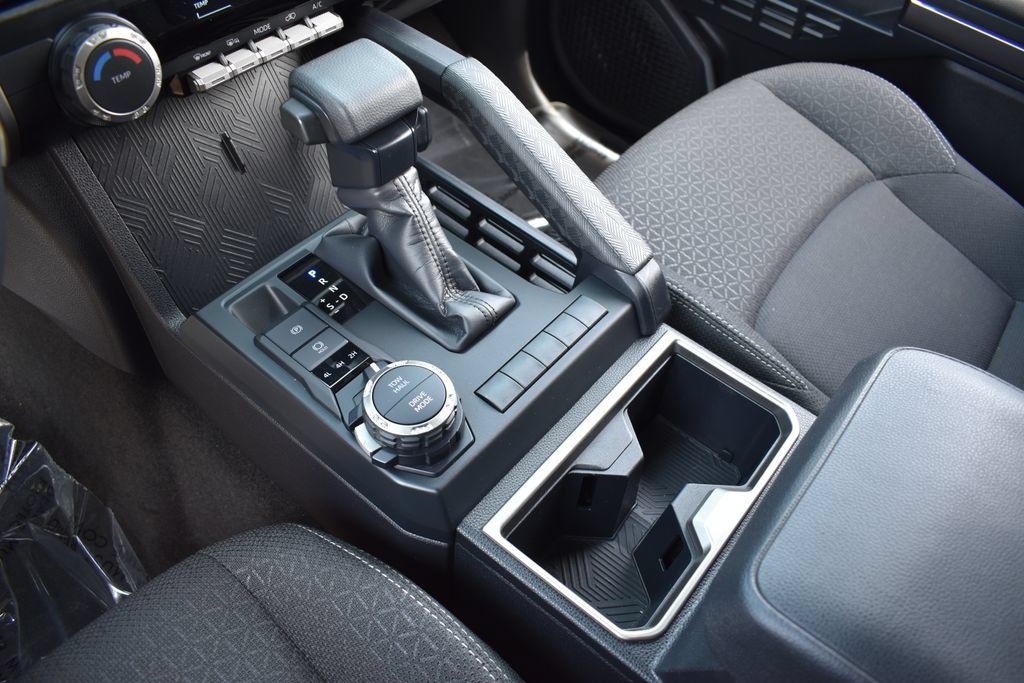 Used 2025 Toyota 4Runner SR5 AWD/4WD image 21