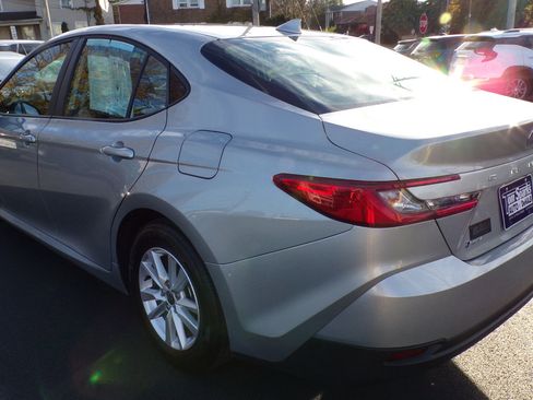 Used 2025 Toyota Camry LE image 4