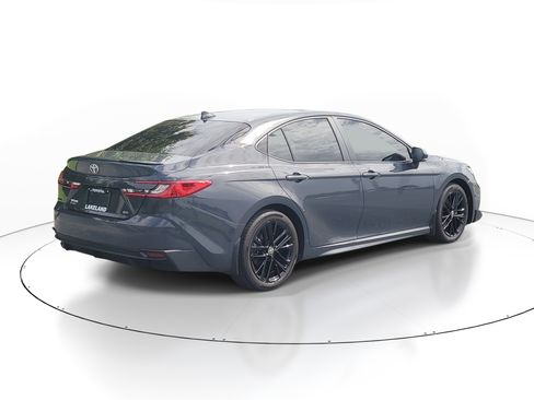 Used 2025 Toyota Camry SE FWD image 7