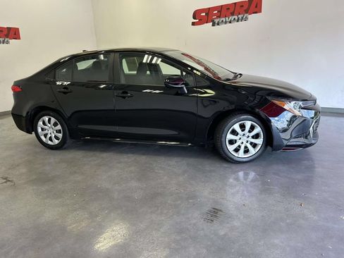 Used 2025 Toyota Corolla LE FWD image 2