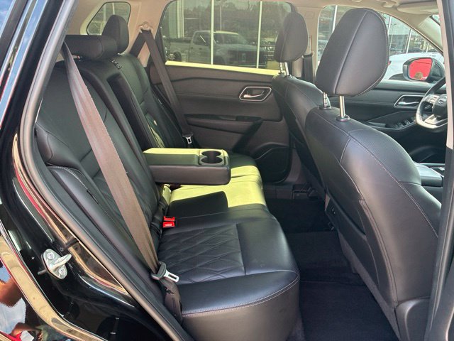 Used 2025 Nissan Rogue Platinum FWD image 9