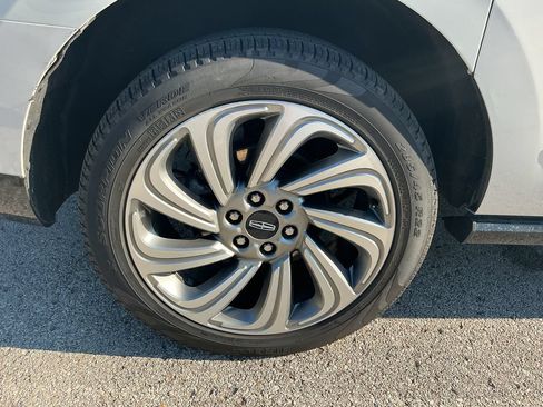Used 2023 Lincoln Navigator L Reserve AWD/4WD image 7