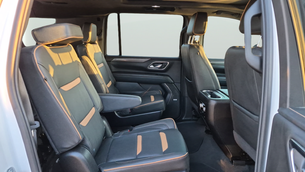 Used 2024 GMC Yukon XL AT4 w/ Technology Package AWD/4WD image 29