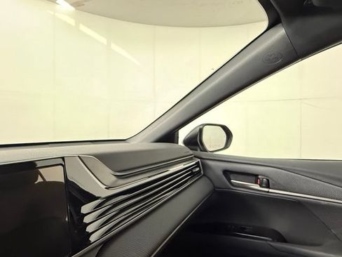 Used 2025 Toyota Camry SE FWD image 19