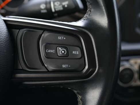 Used 2021 Jeep Gladiator Sport image 15