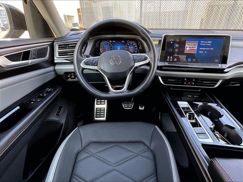 Used 2024 Volkswagen Atlas Peak Edition SE AWD/4WD image 18