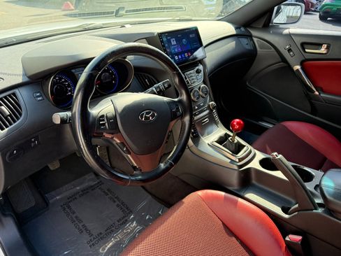 Used 2013 Hyundai Genesis 3.8 image 27