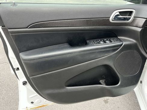 Used 2018 Jeep Grand Cherokee Altitude image 25