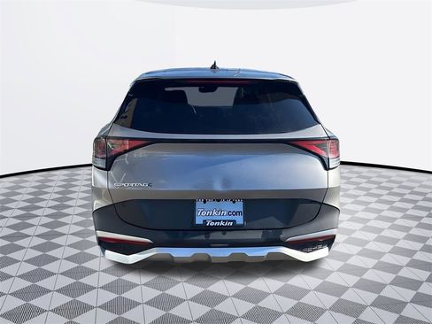 Used 2023 Kia Sportage LX image 4