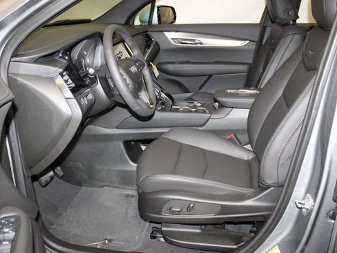 New 2025 Cadillac XT6 Luxury image 5