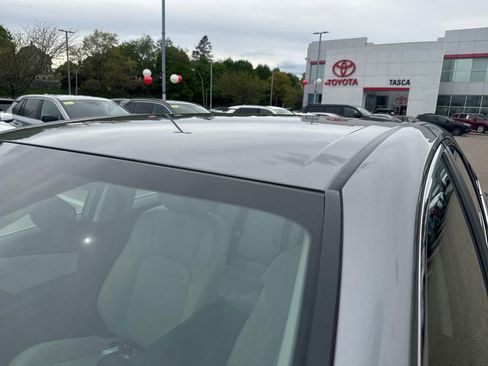 Used 2025 Toyota Camry XLE AWD/4WD image 41