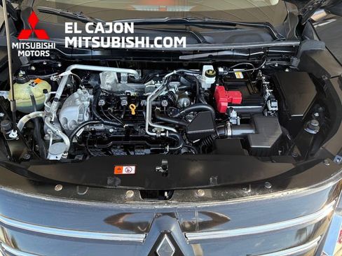 Used 2025 Mitsubishi Outlander SE FWD image 23