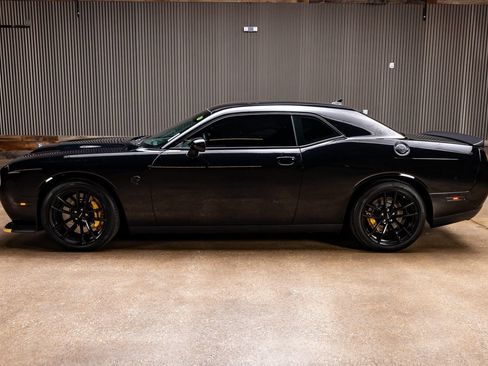 Used 2023 Dodge Challenger SRT Hellcat w/ Driver Convenience Group RWD image 5