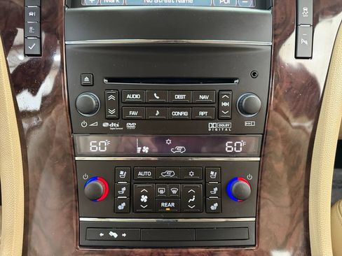 Used 2013 Cadillac Escalade Luxury AWD/4WD image 28