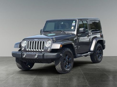 Used 2018 Jeep Wrangler Sahara w/ Connectivity Group AWD/4WD image 3