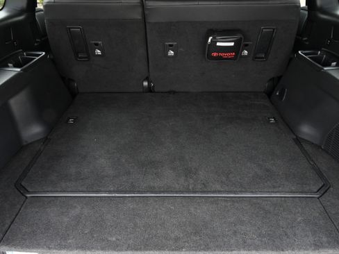 Used 2024 Toyota Land Cruiser image 32