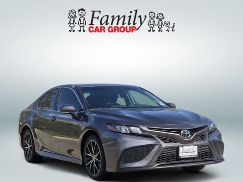 Used 2024 Toyota Camry SE FWD image 2