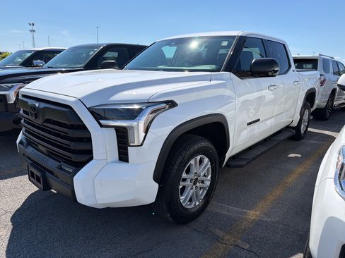 Used 2023 Toyota Tundra SR5 w/ SR5 Premium Package AWD/4WD image 4