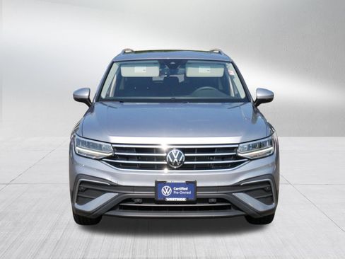 Certified 2024 Volkswagen Tiguan SE w/ Panoramic Sunroof Package AWD/4WD image 2