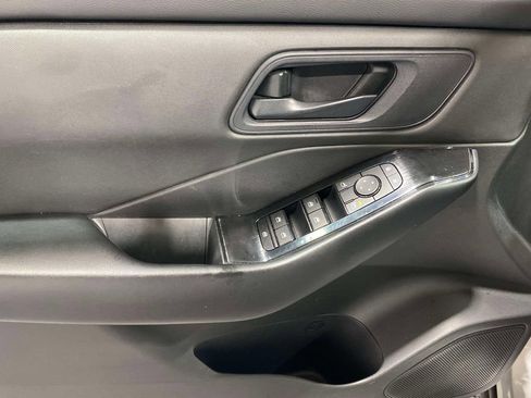 Used 2024 Nissan Rogue S FWD image 19