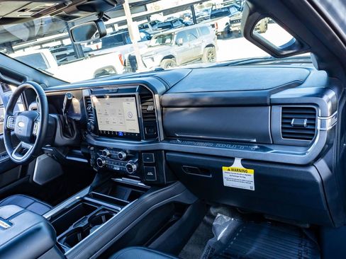 Used 2025 Ford F450 Platinum w/ FX4 Off-Road Package AWD/4WD image 18