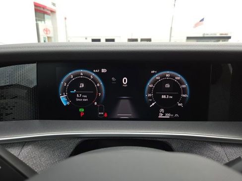 Used 2025 Volkswagen Tiguan S image 13