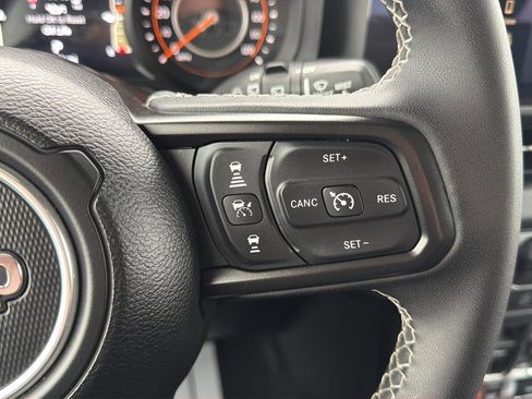 Used 2025 Jeep Wrangler Unlimited Rubicon AWD/4WD image 23