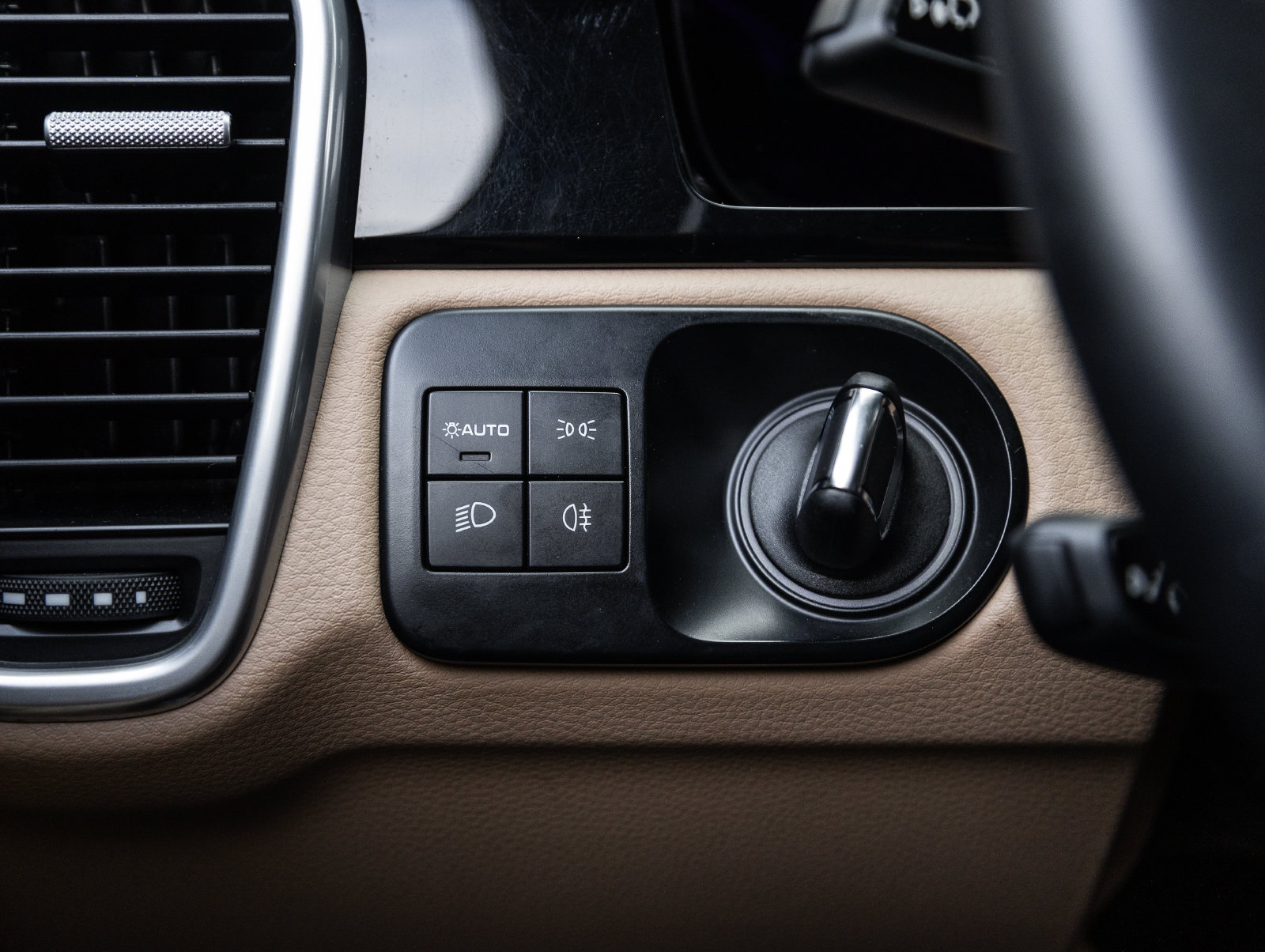 Certified 2023 Porsche Cayenne AWD/4WD image 17