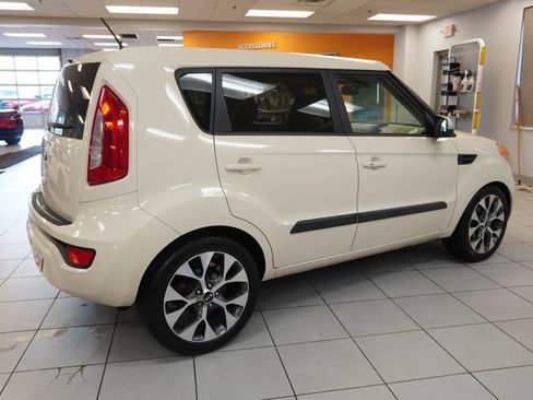 Used 2013 Kia Soul ! w/ Premium Pkg FWD image 12