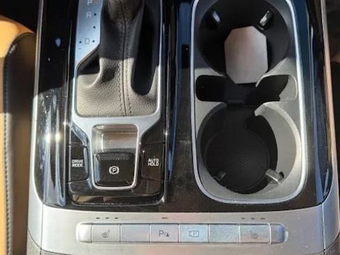 Used 2024 Kia Carnival EX image 21