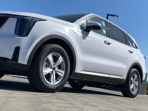 New 2026 Kia Sorento LX FWD image 10