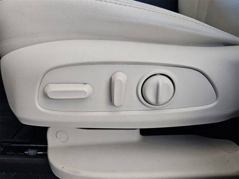 Certified 2023 Buick Enclave Essence image 29