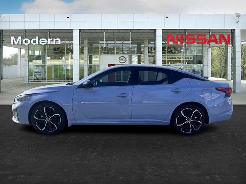 New 2025 Nissan Altima 2.5 SR image 2