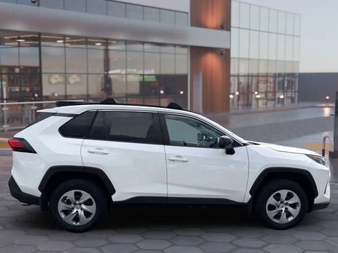 Used 2019 Toyota RAV4 LE AWD/4WD image 11