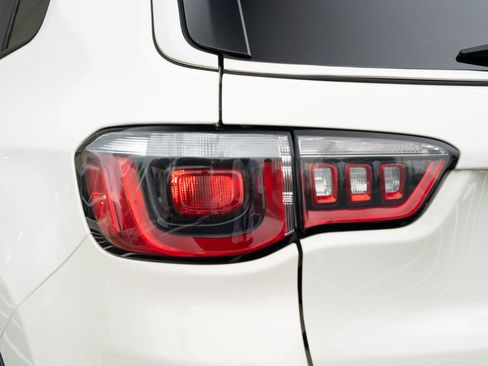 Used 2020 Jeep Compass Limited AWD/4WD image 18