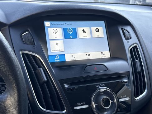 Used 2016 Ford Focus Titanium w/ Titanium Technology Package image 23