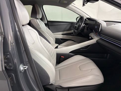 Used 2025 Hyundai Elantra Limited FWD image 44