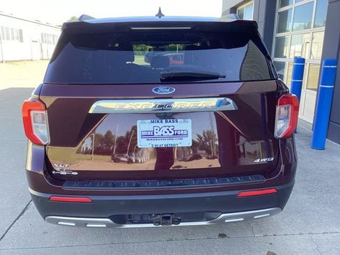 Used 2022 Ford Explorer XLT w/ Equipment Group 202A AWD/4WD image 11