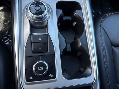 Used 2023 Ford Explorer XLT w/ Equipment Group 202A AWD/4WD image 31