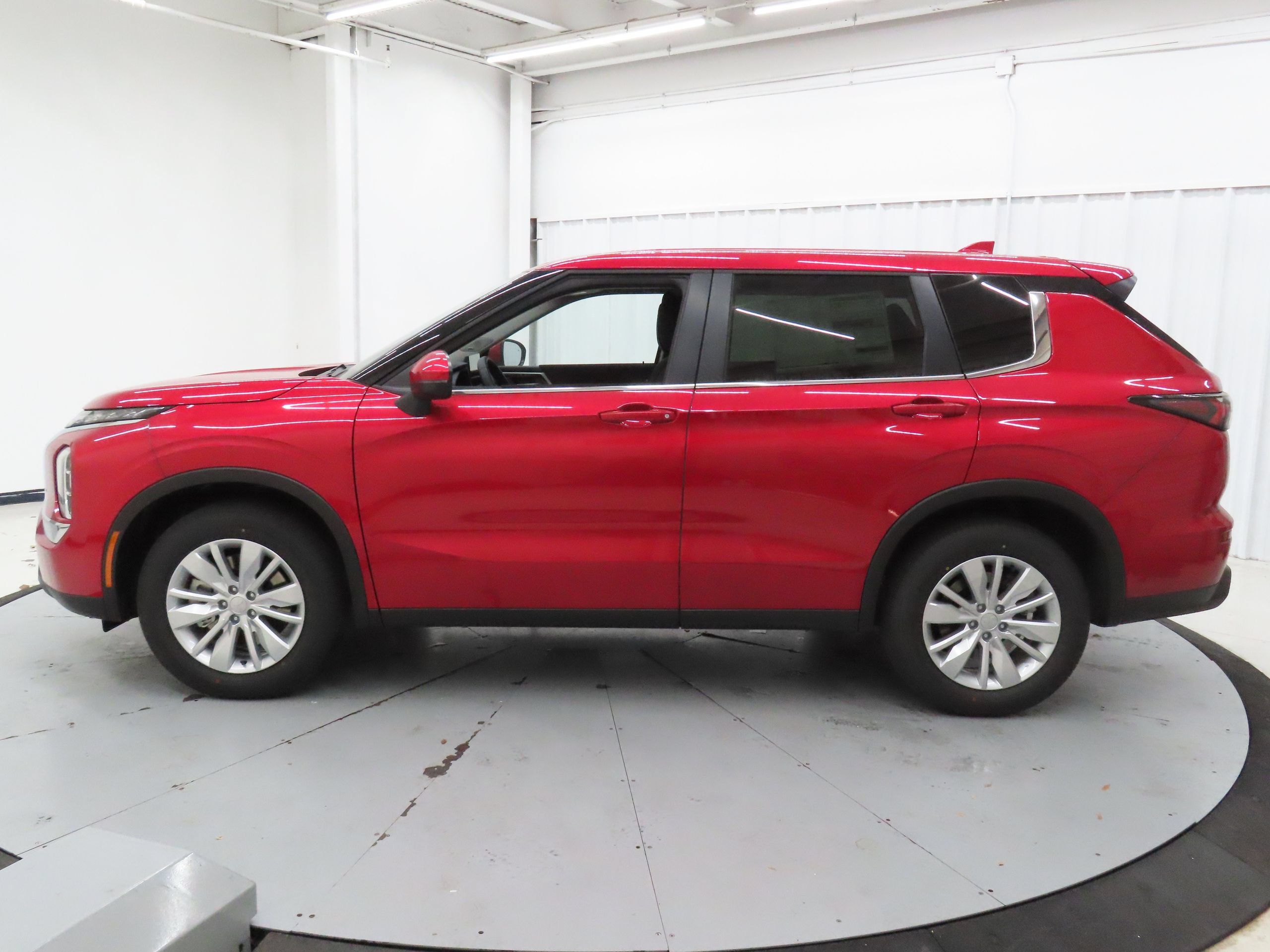 New 2026 Mitsubishi Outlander ES FWD image 7